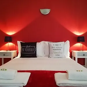https://blue-moon-hostel.hotelaalgarve.com